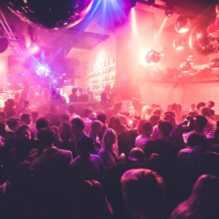 Hướng dẫn an toàn cho những địa điểm công cộng mở cửa trở lại giữa đại