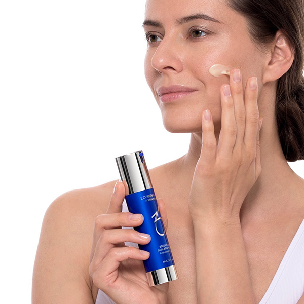 Cách sử dụng kem dưỡng da mặt Zo Skin Health Brightalive Skin Brightener