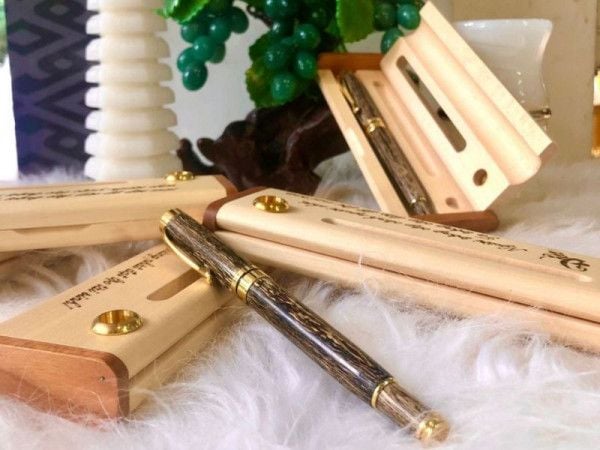 Bút bi gỗ quà tặng doanh nghiệp