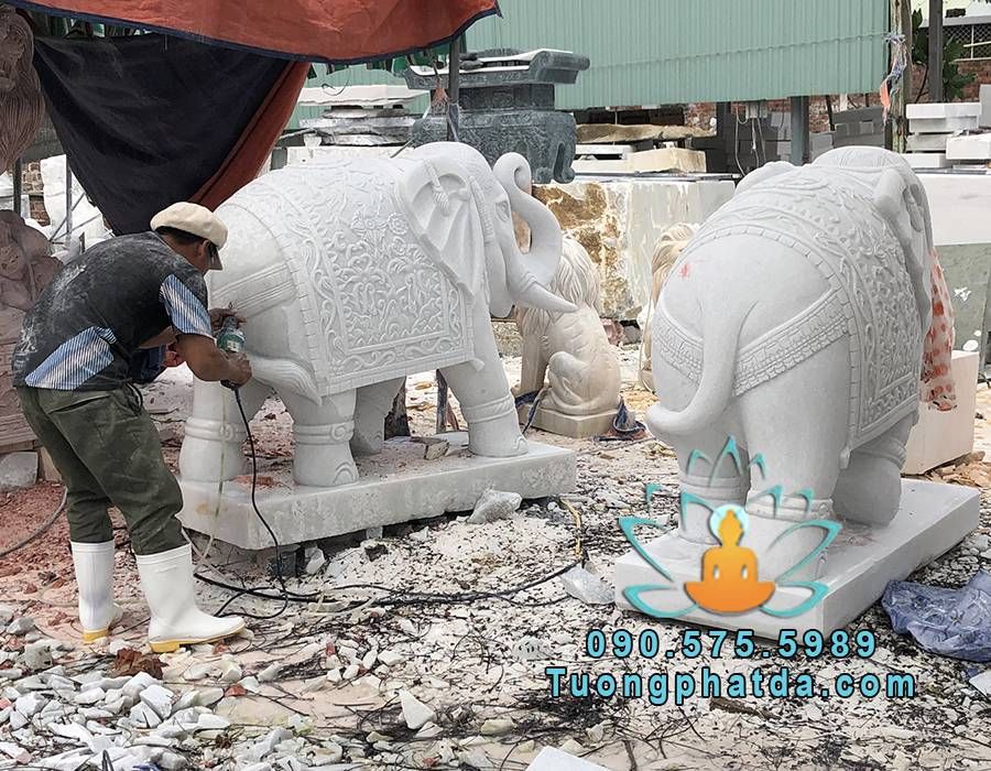 Điêu khắc hoa văn tượng voi bằng đá