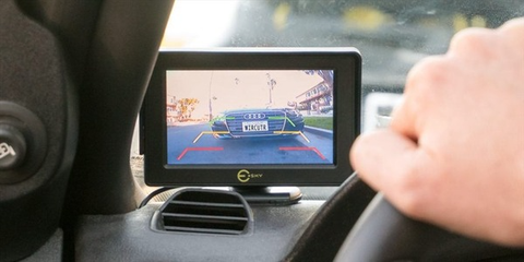 Camera lùi ô tô là gì? Những lợi ích thiết thực của camera lùi cho ô tô bạn nên biết