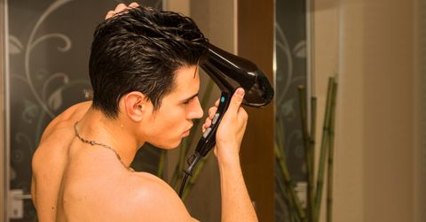 Để có mẫu tóc nam đẹp tại sao lại không dùng máy sấy?
