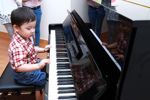Lợi ích Tuyệt Vời khi cho trẻ học đàn piano