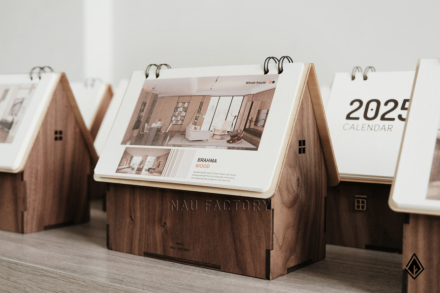 Lịch gỗ ngôi nhà