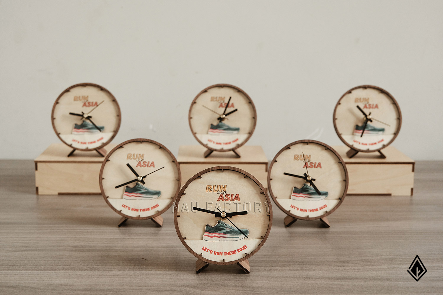 Đồng hồ gỗ để bàn