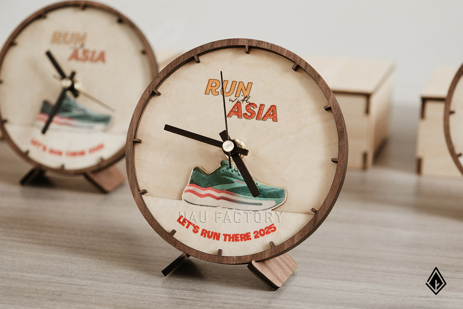 Đồng hồ gỗ để bàn