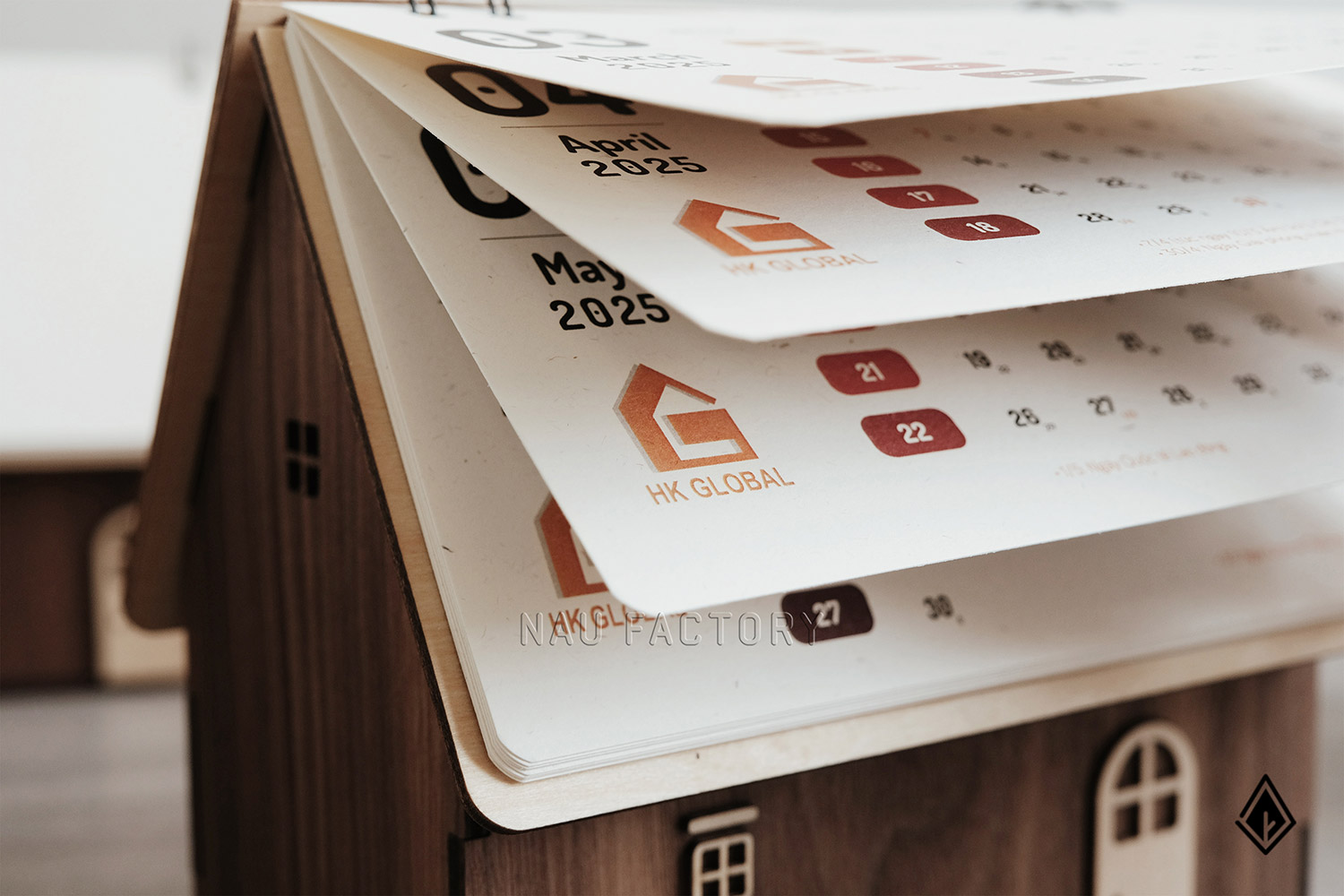 Lịch gỗ ngôi nhà