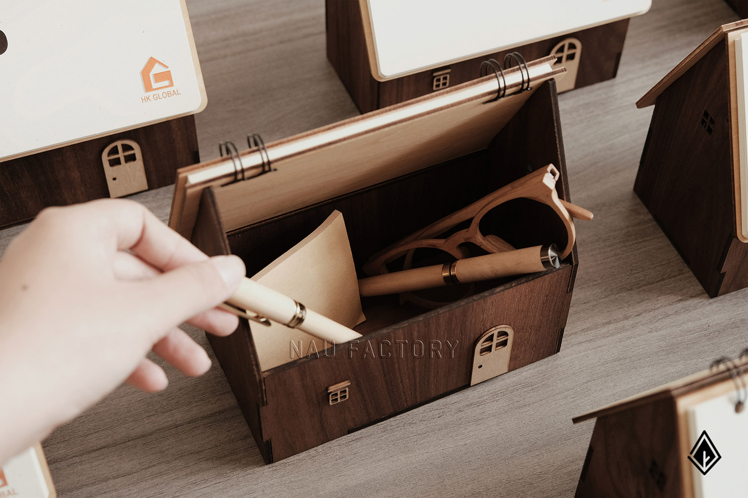 Lịch gỗ ngôi nhà