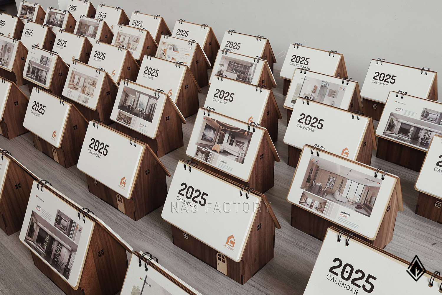 Lịch gỗ ngôi nhà