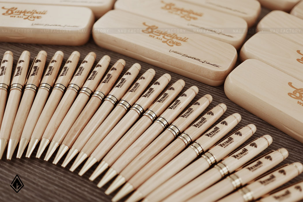 Bút gỗ được sản xuất tinh xảo, đồng đều ở mỗi sản phẩm. Ảnh: Nâu Factory