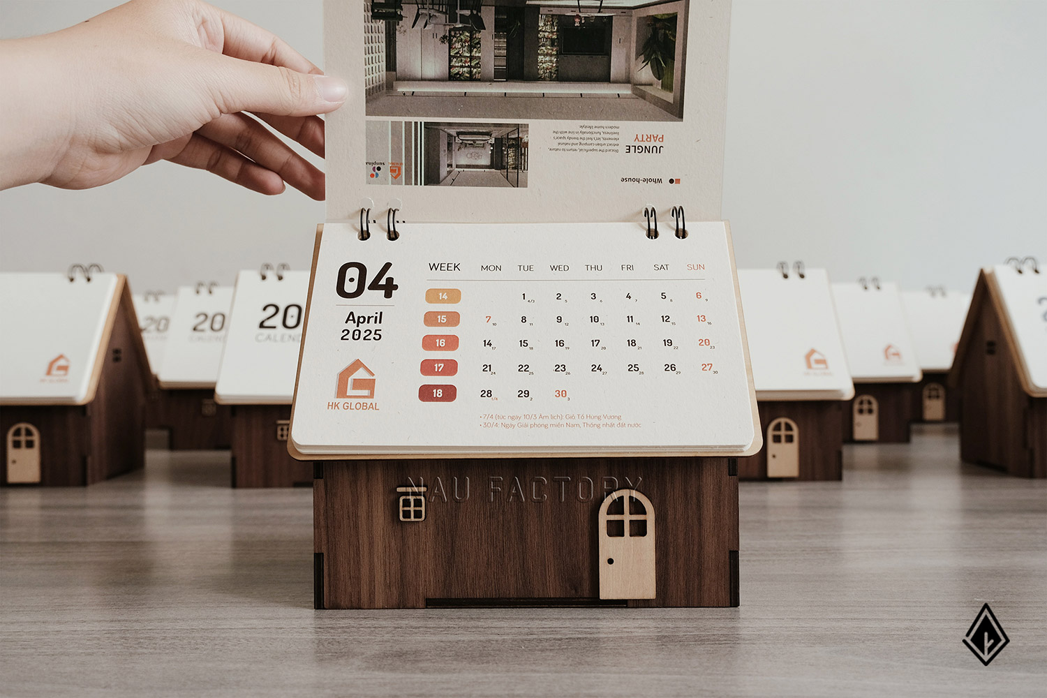 Lịch gỗ ngôi nhà