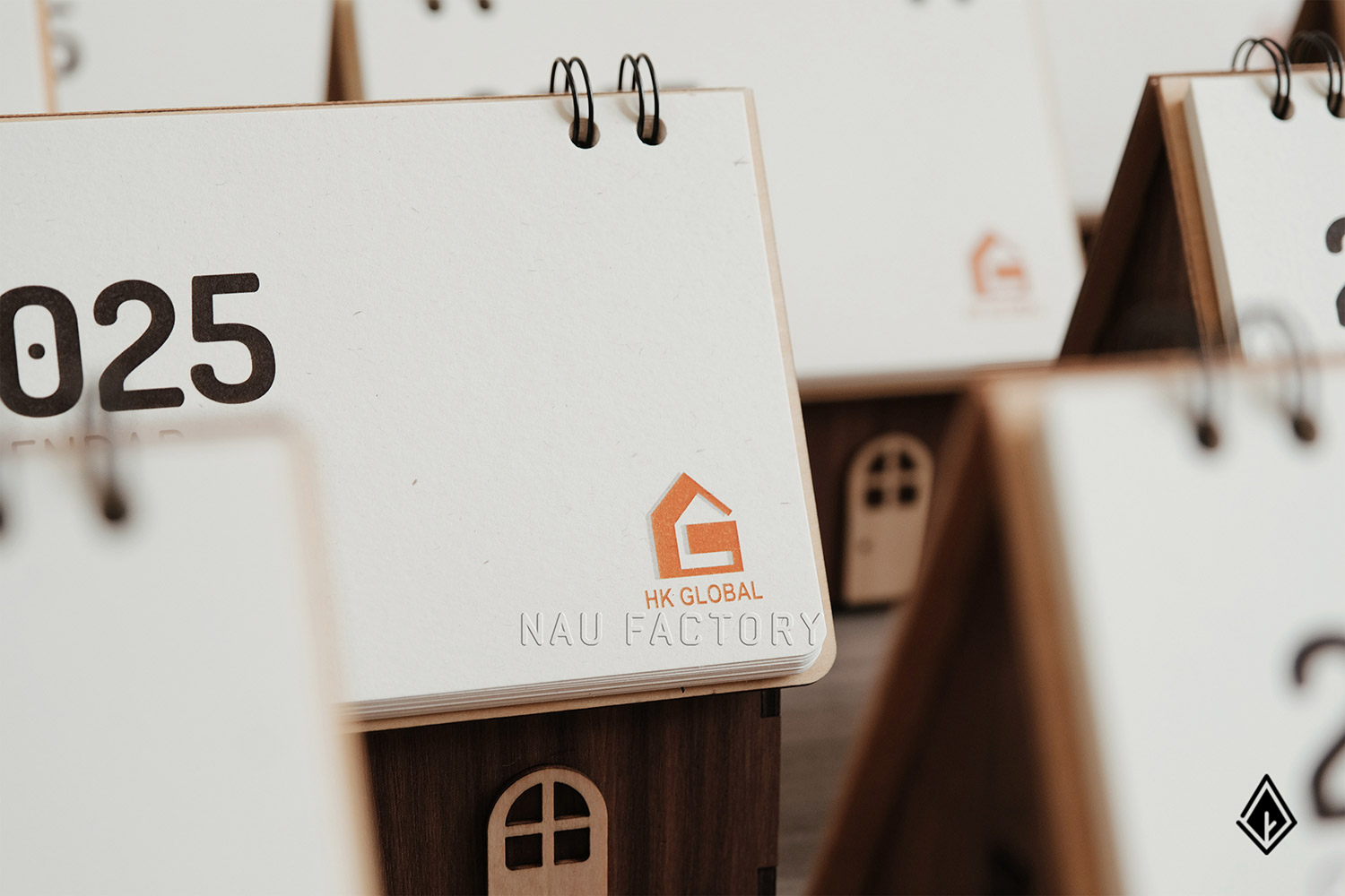 Lịch gỗ ngôi nhà