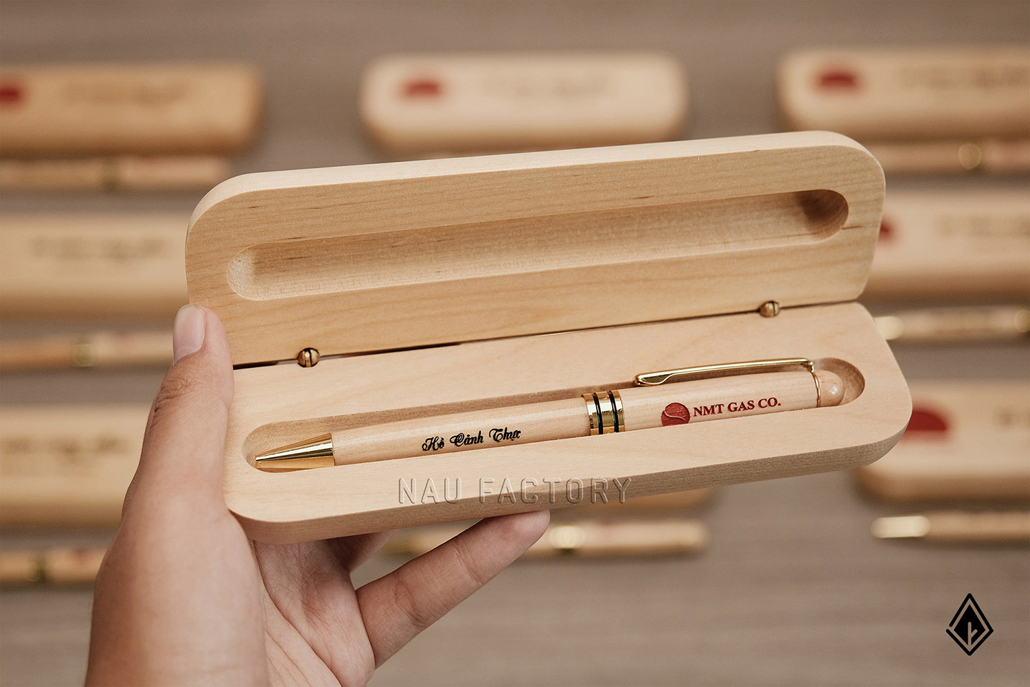 bút và hộp bút gỗ maple