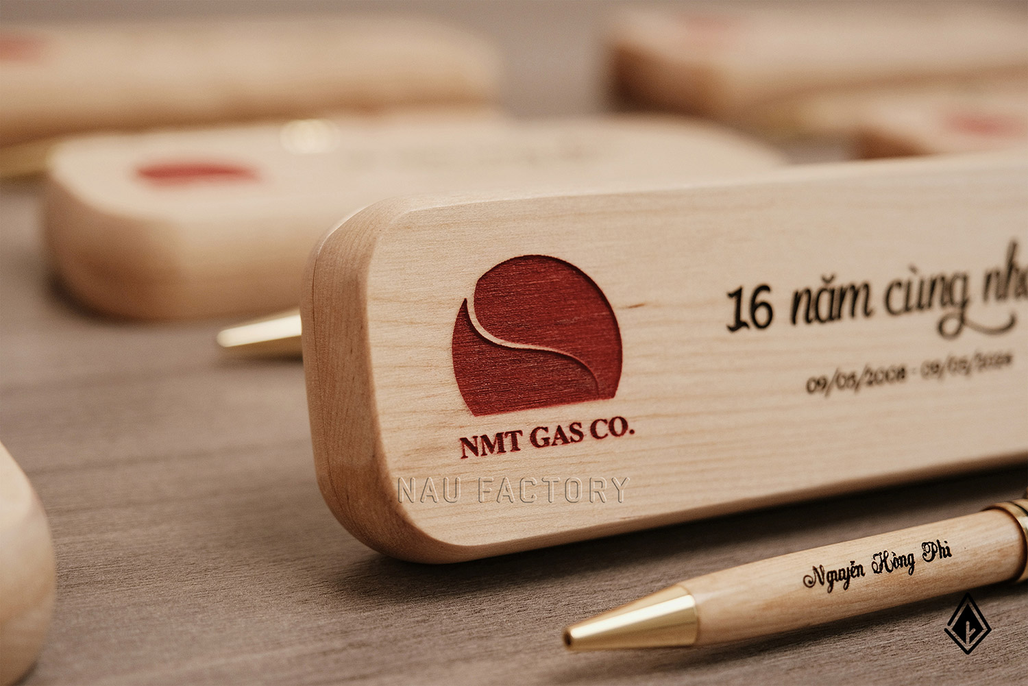 bút và hộp bút gỗ maple