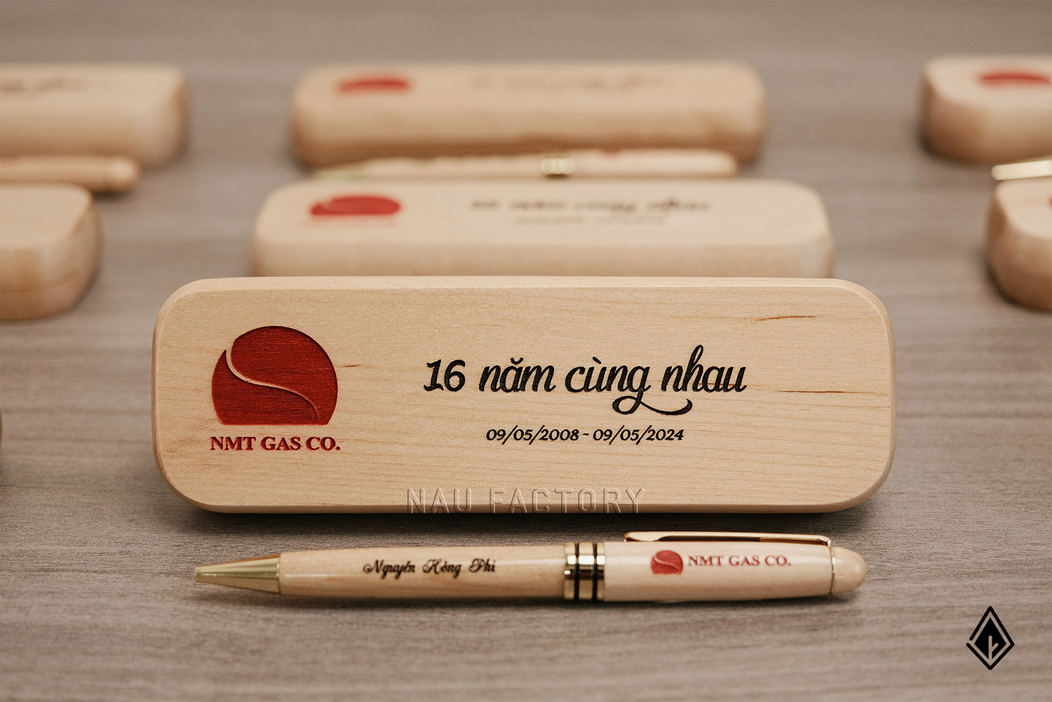 bút và hộp bút gỗ maple