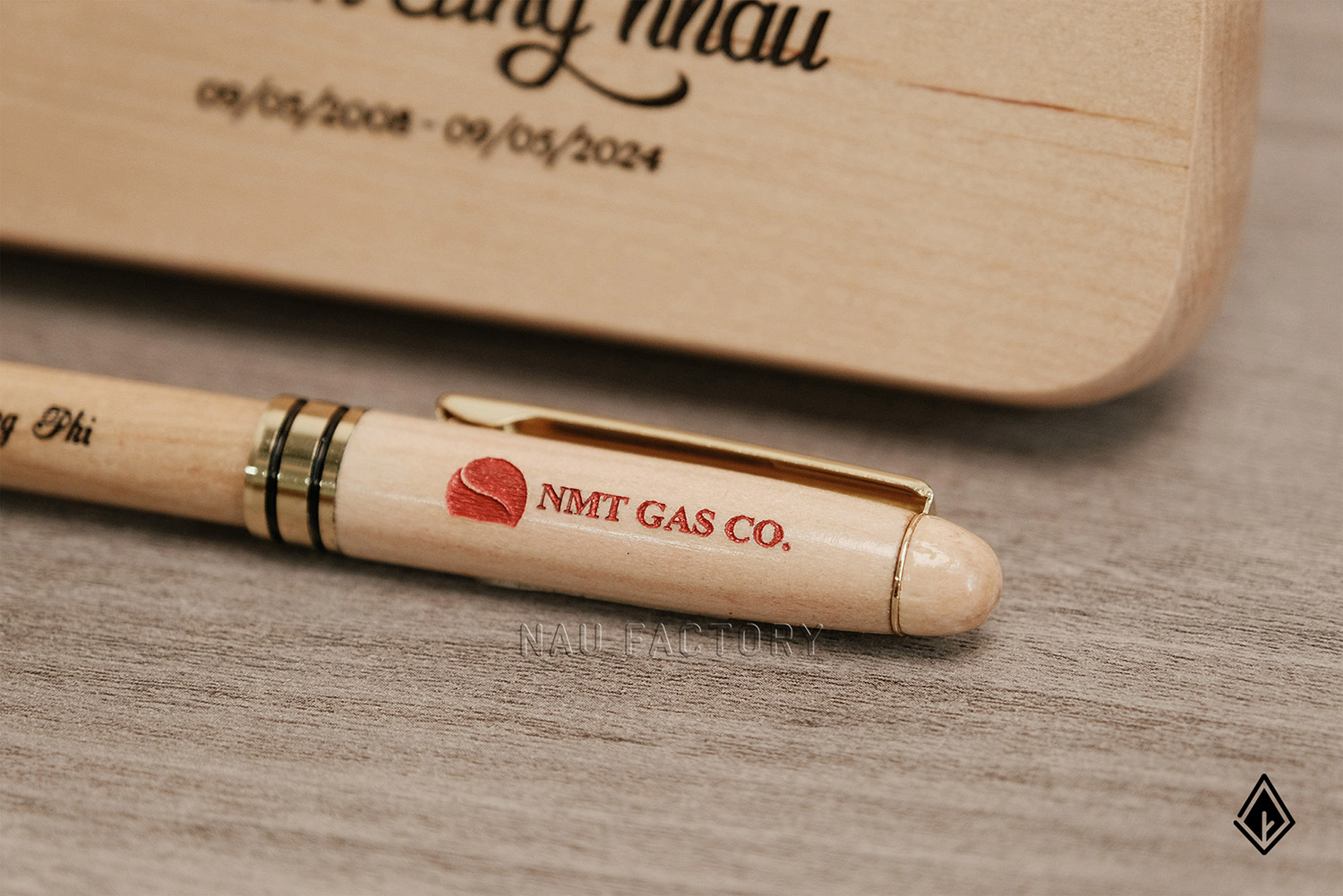 bút và hộp bút gỗ maple