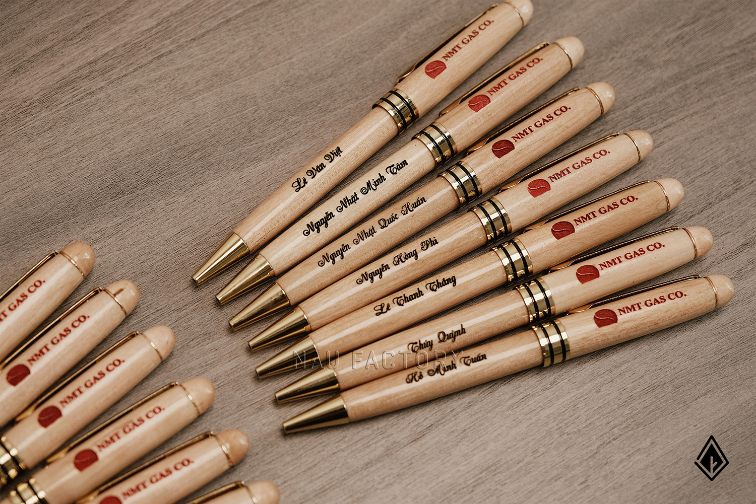 bút và hộp bút gỗ maple