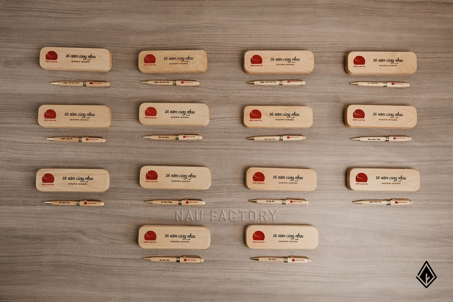 bút và hộp bút gỗ maple