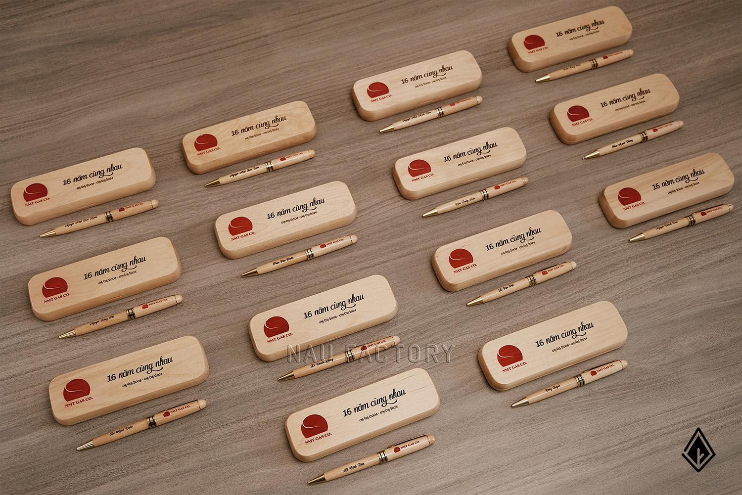 bút và hộp bút gỗ maple