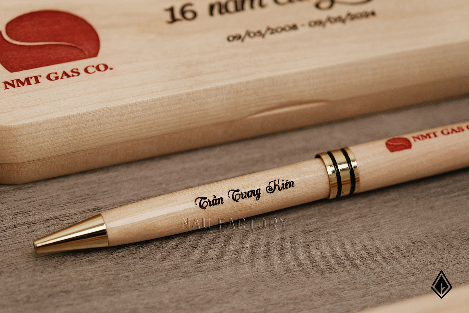 bút và hộp bút gỗ maple