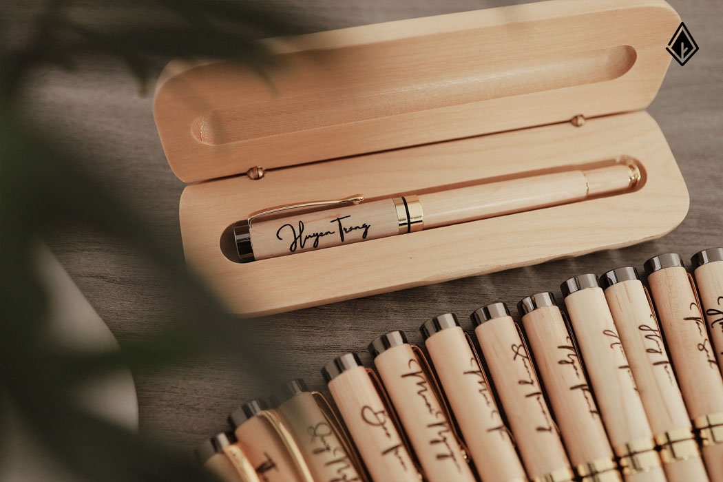 Set hộp bút gỗ sang trọng có thể dùng làm quà tặng cao cấp. Ảnh: Nau Factory