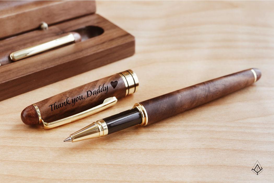 Bút gỗ có thể thay thế ruột bút dễ dàng với thiết kế thông minh. Ảnh: Nau Factory