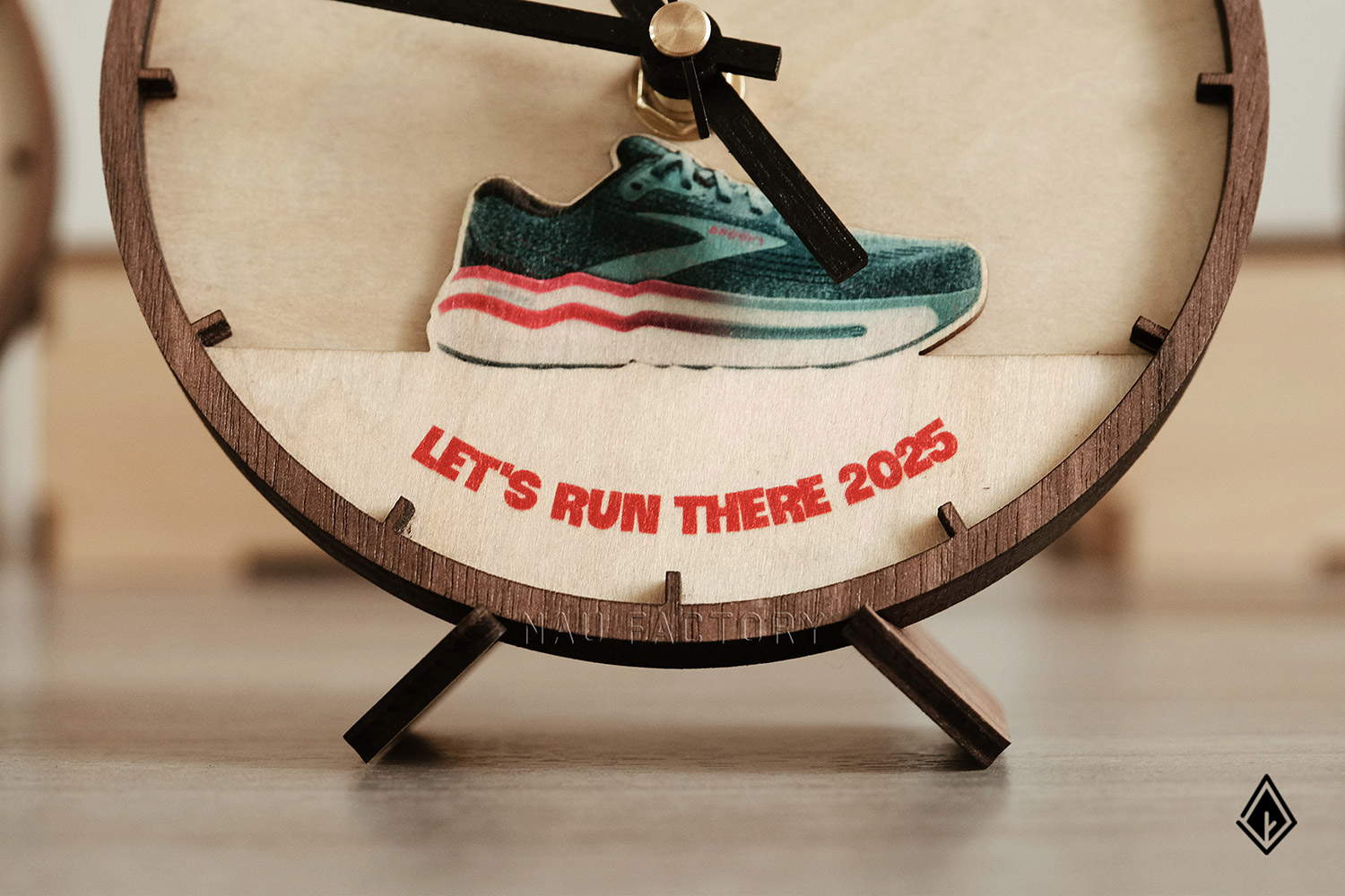 Đồng hồ gỗ để bàn