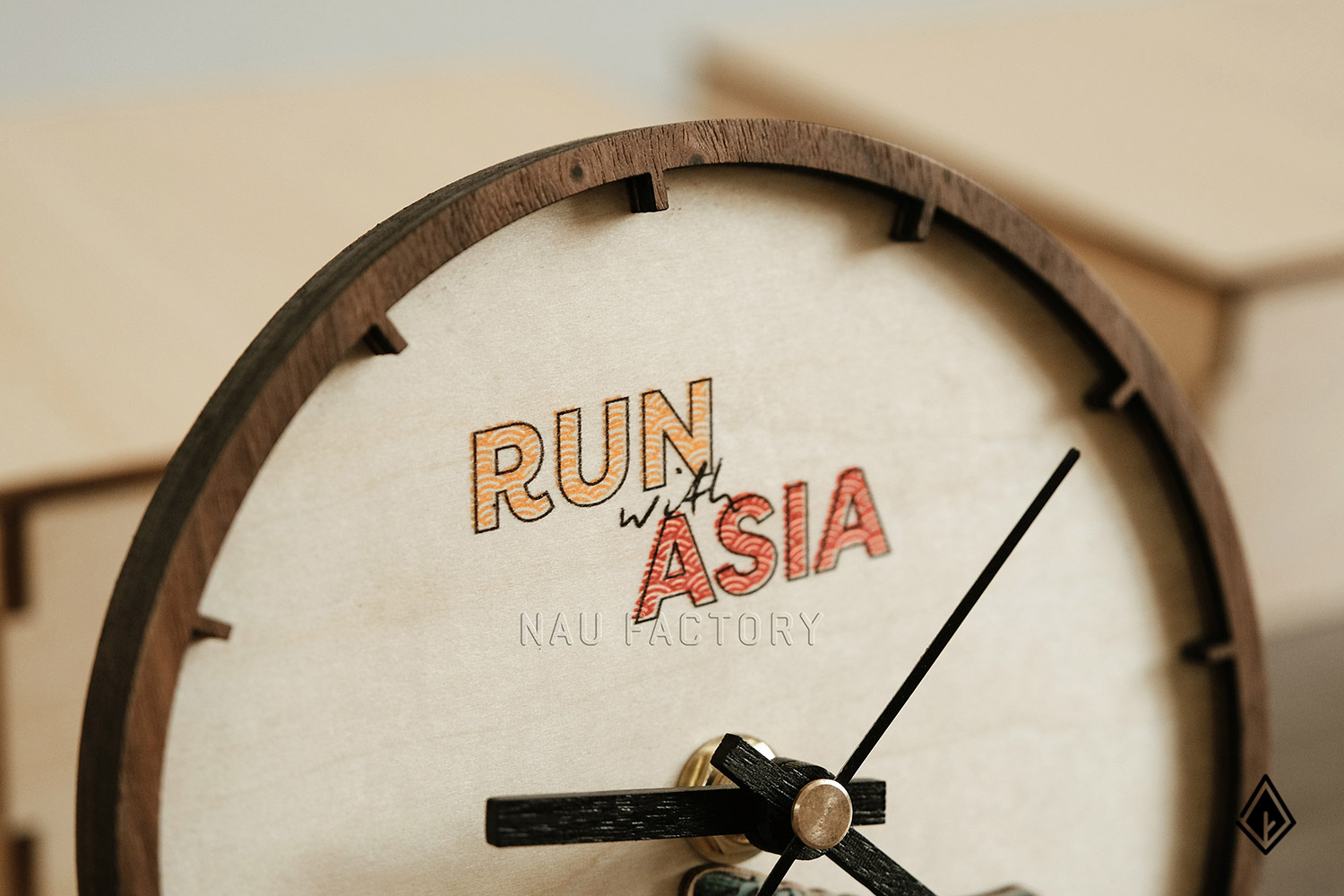 Đồng hồ gỗ để bàn