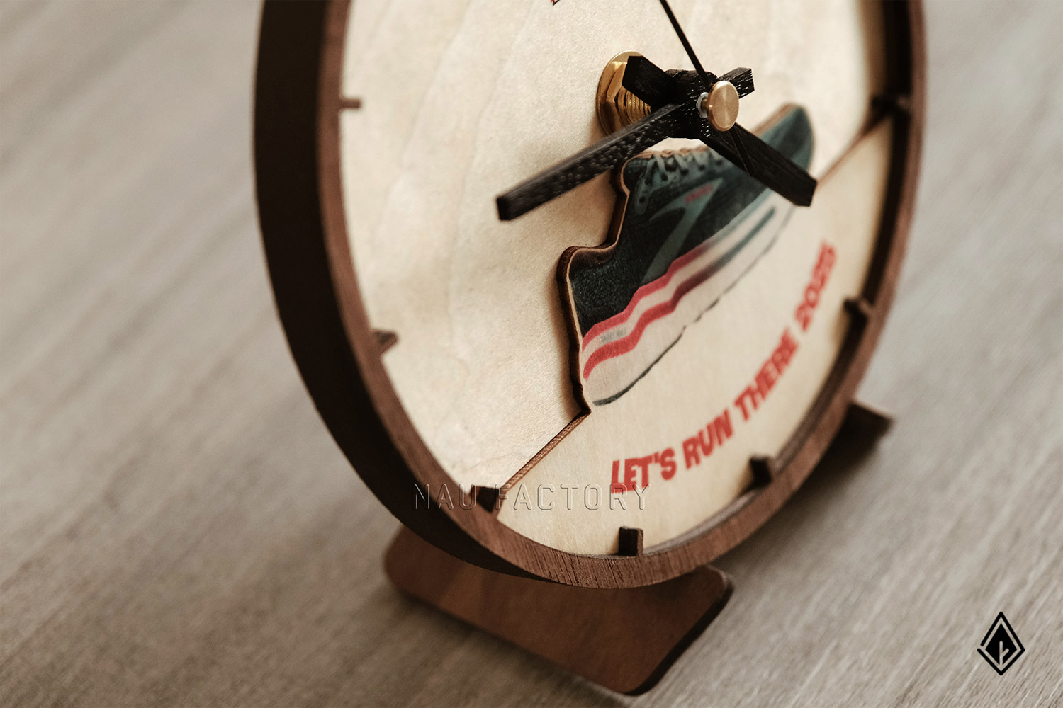 Đồng hồ gỗ để bàn