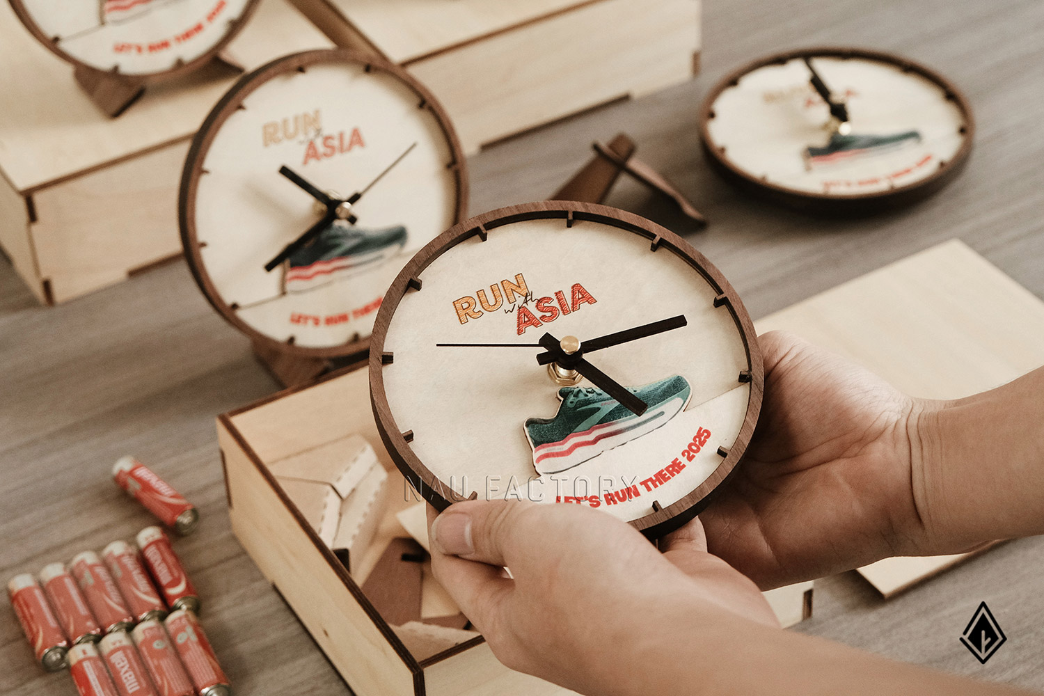 Đồng hồ gỗ để bàn