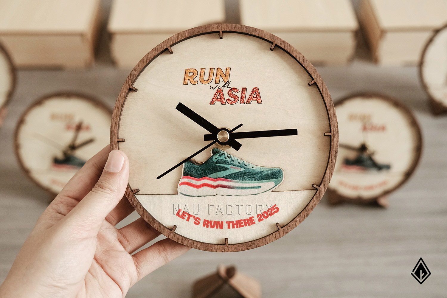 Đồng hồ gỗ để bàn