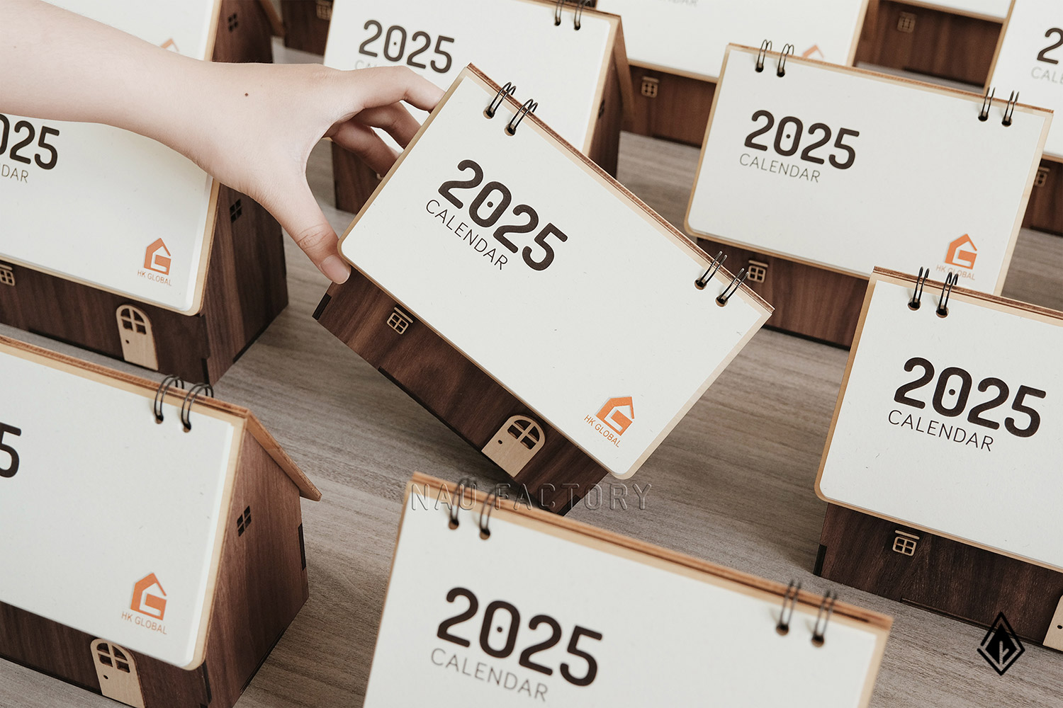 Lịch gỗ ngôi nhà