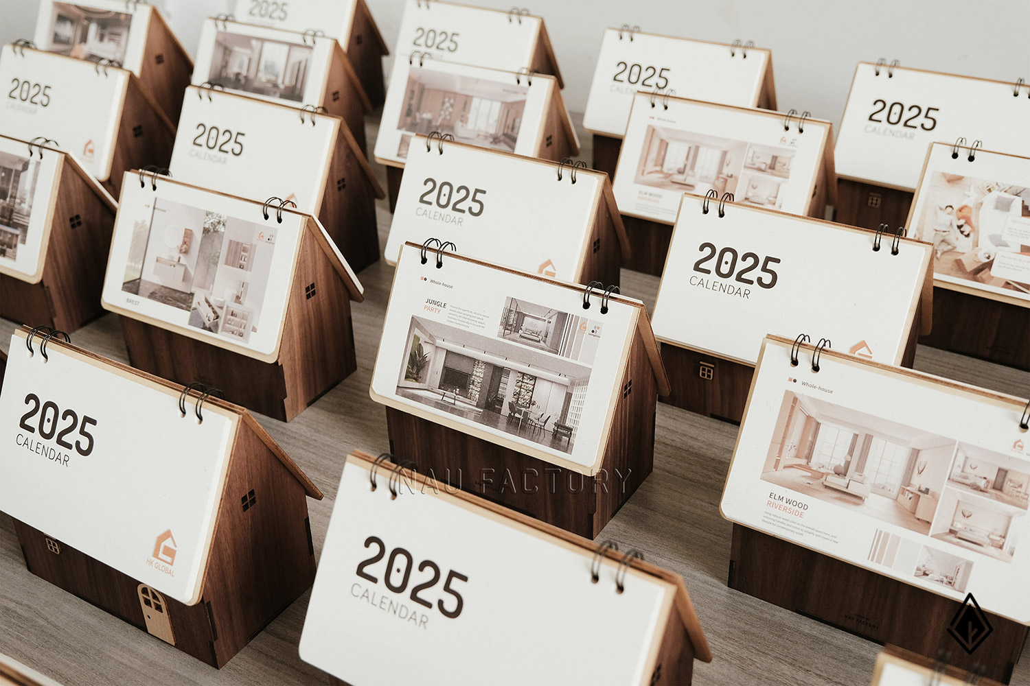 Lịch gỗ ngôi nhà