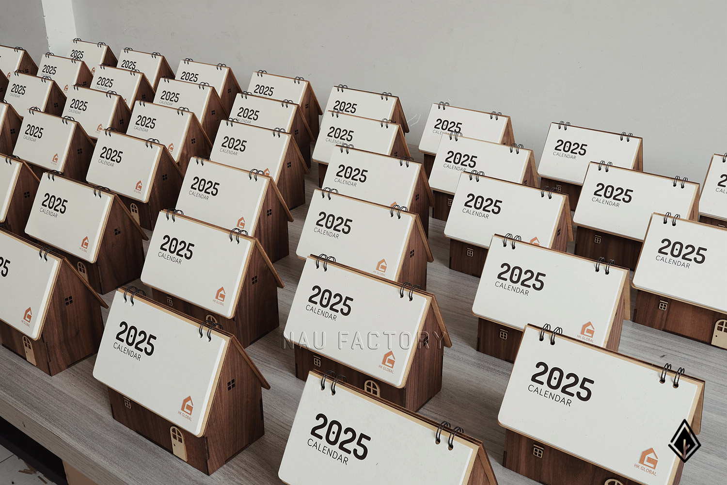 Lịch gỗ ngôi nhà