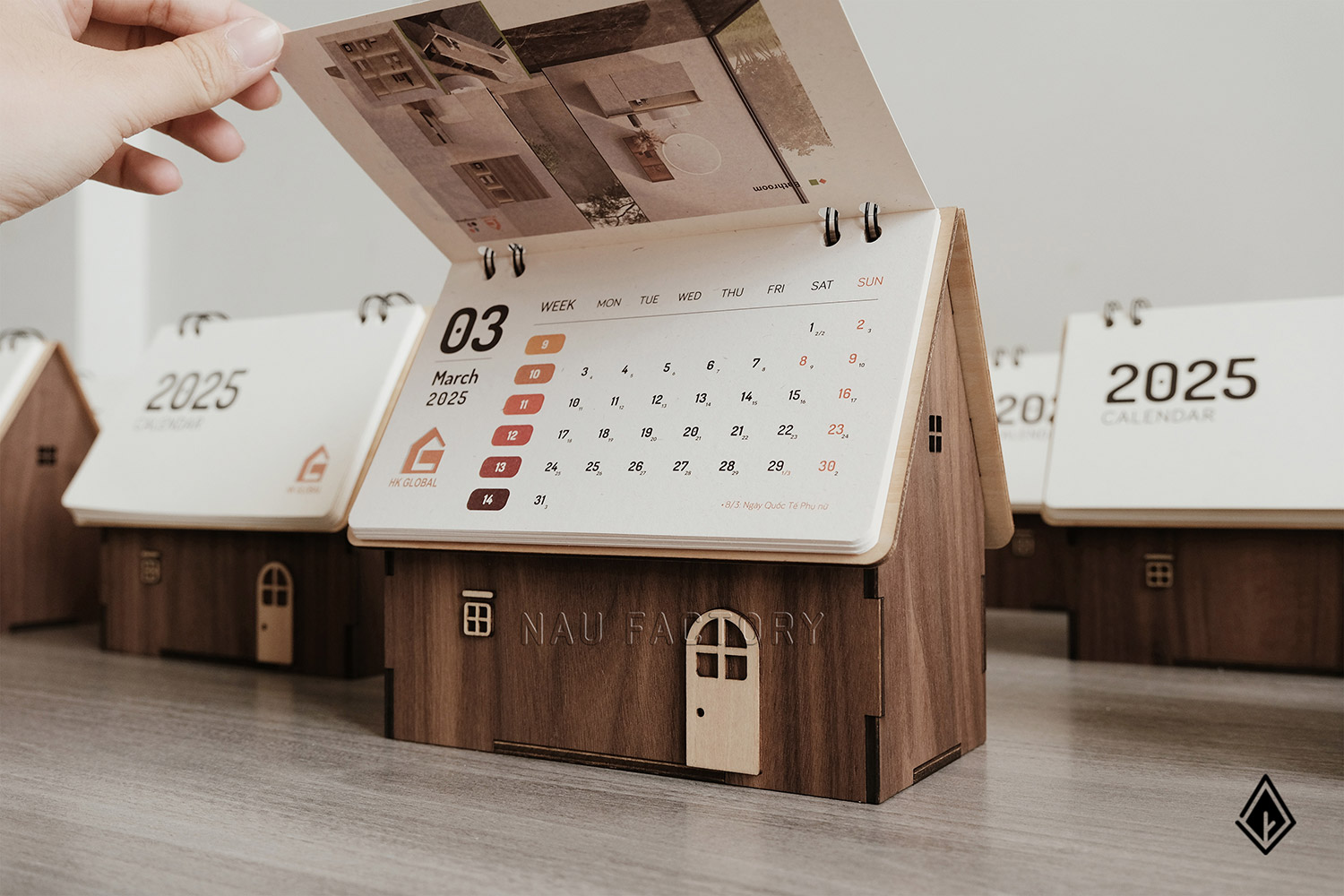 Lịch gỗ ngôi nhà