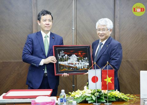 Thứ trưởng Bộ Y tế - Lao động - Phúc lợi Nhật Bản đến thăm công ty LOD