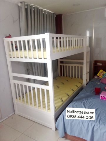 Giường 2 tầng của con lắp kết hợp với giường đôi bố mẹ.