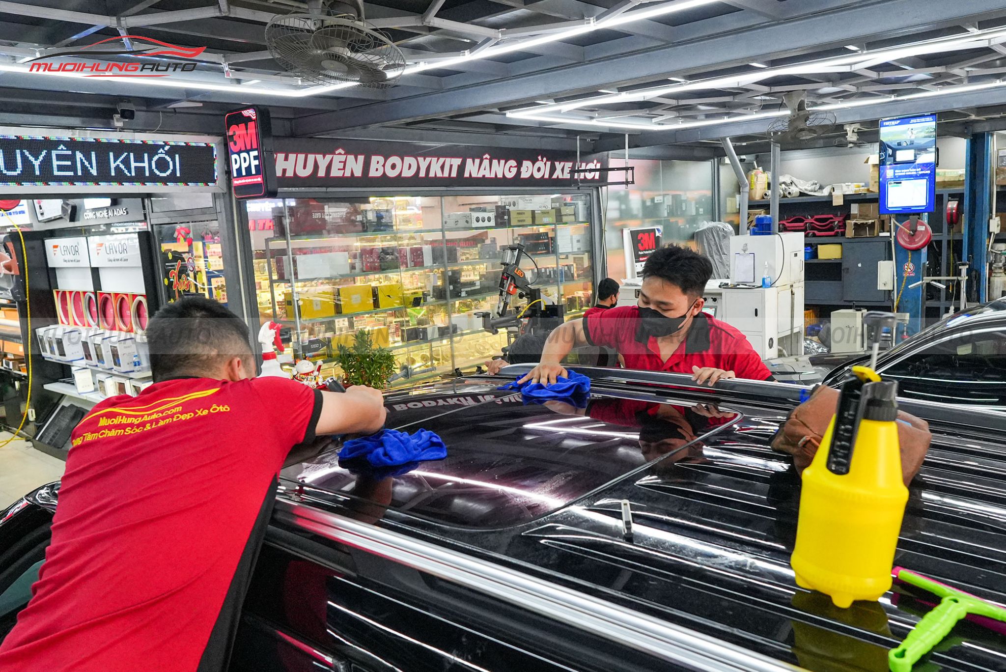 Dán phim PPF TPU Sunroof cách nhiệt cửa sổ trời cho xe Ford Explorer 2024