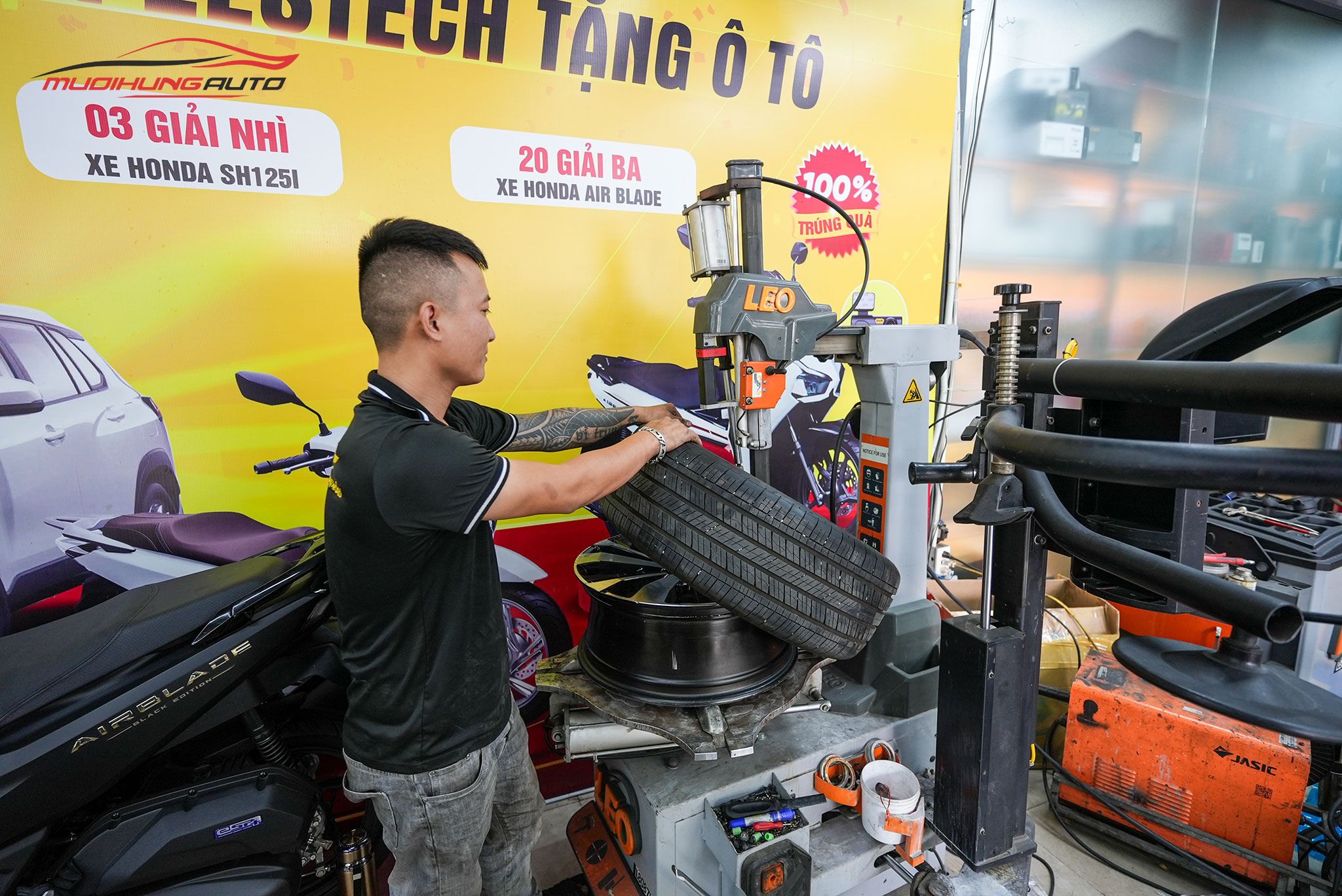 Dán Tấm Dán Chống Nổ Lốp Cho Xe Peugeot 5008