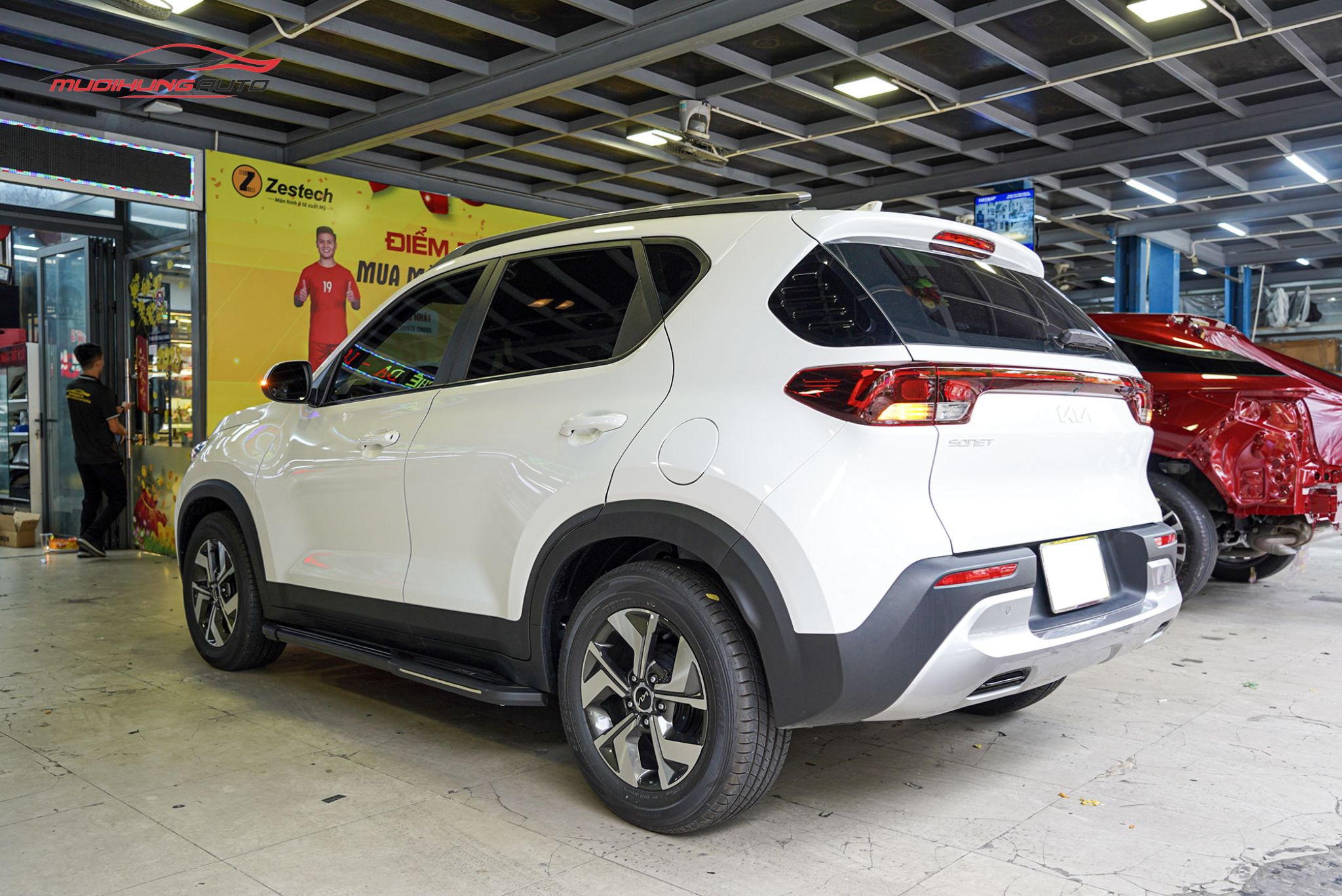 Bậc bước chân Kia Sonet