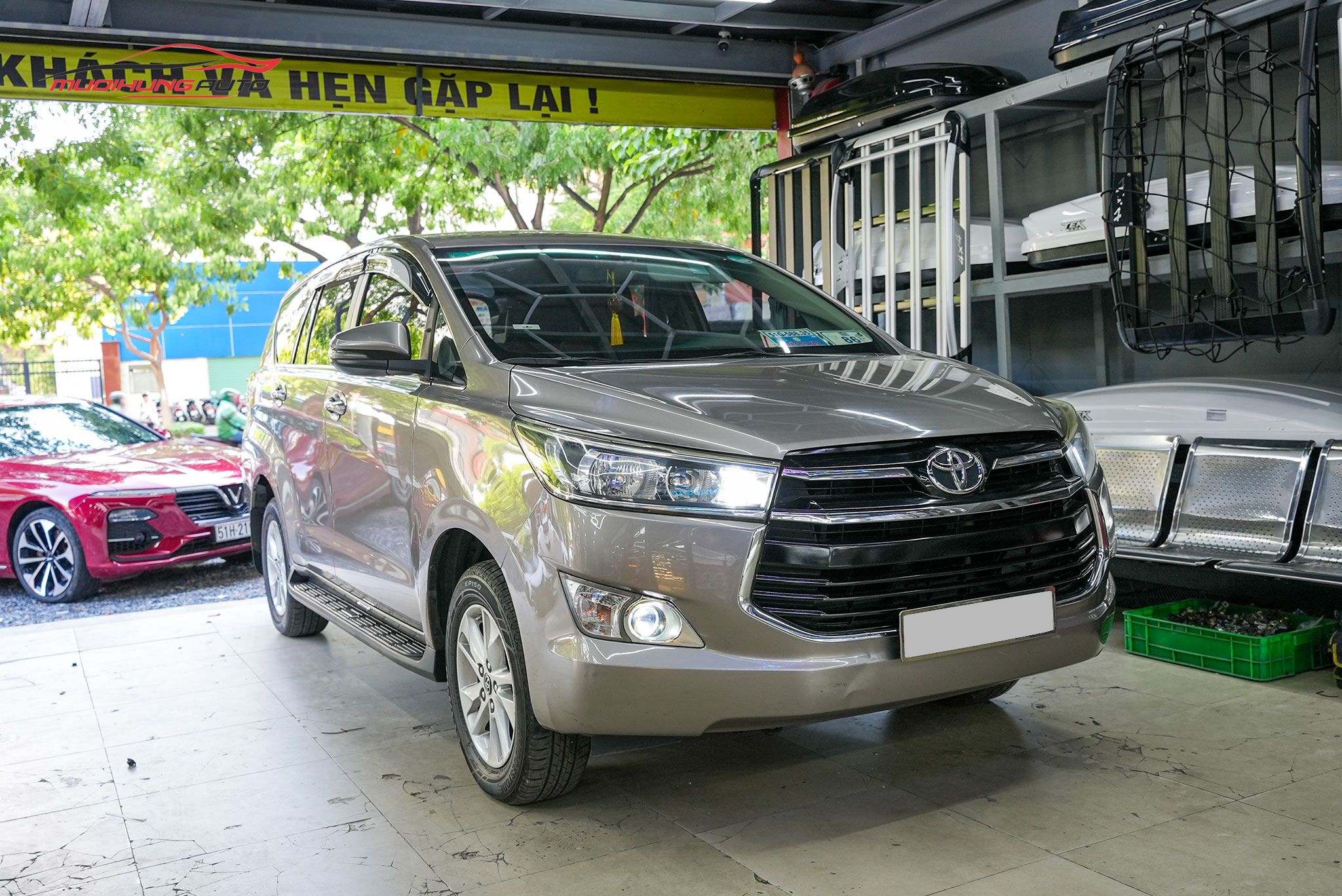 Bậc bước chân Toyota Innova 2018