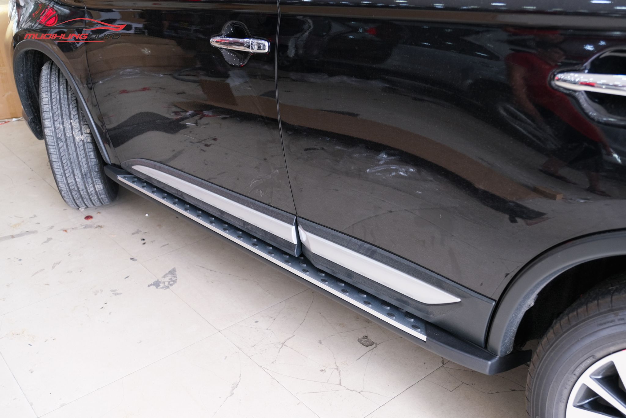 Bậc bước chân Mitsubishi Outlander 2020