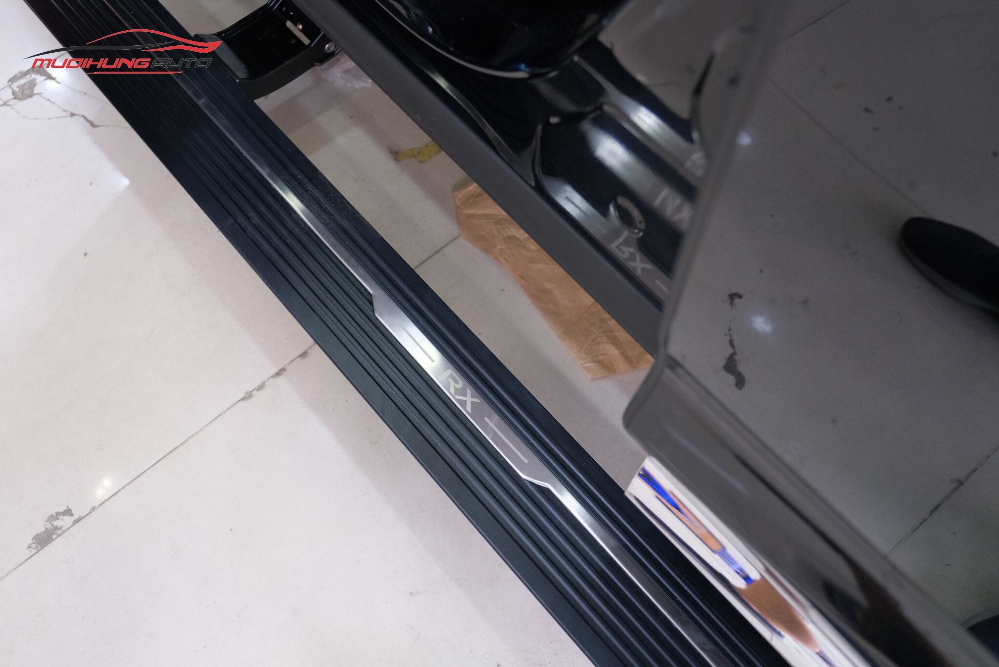 Bậc dẫm điện Lexus RX300