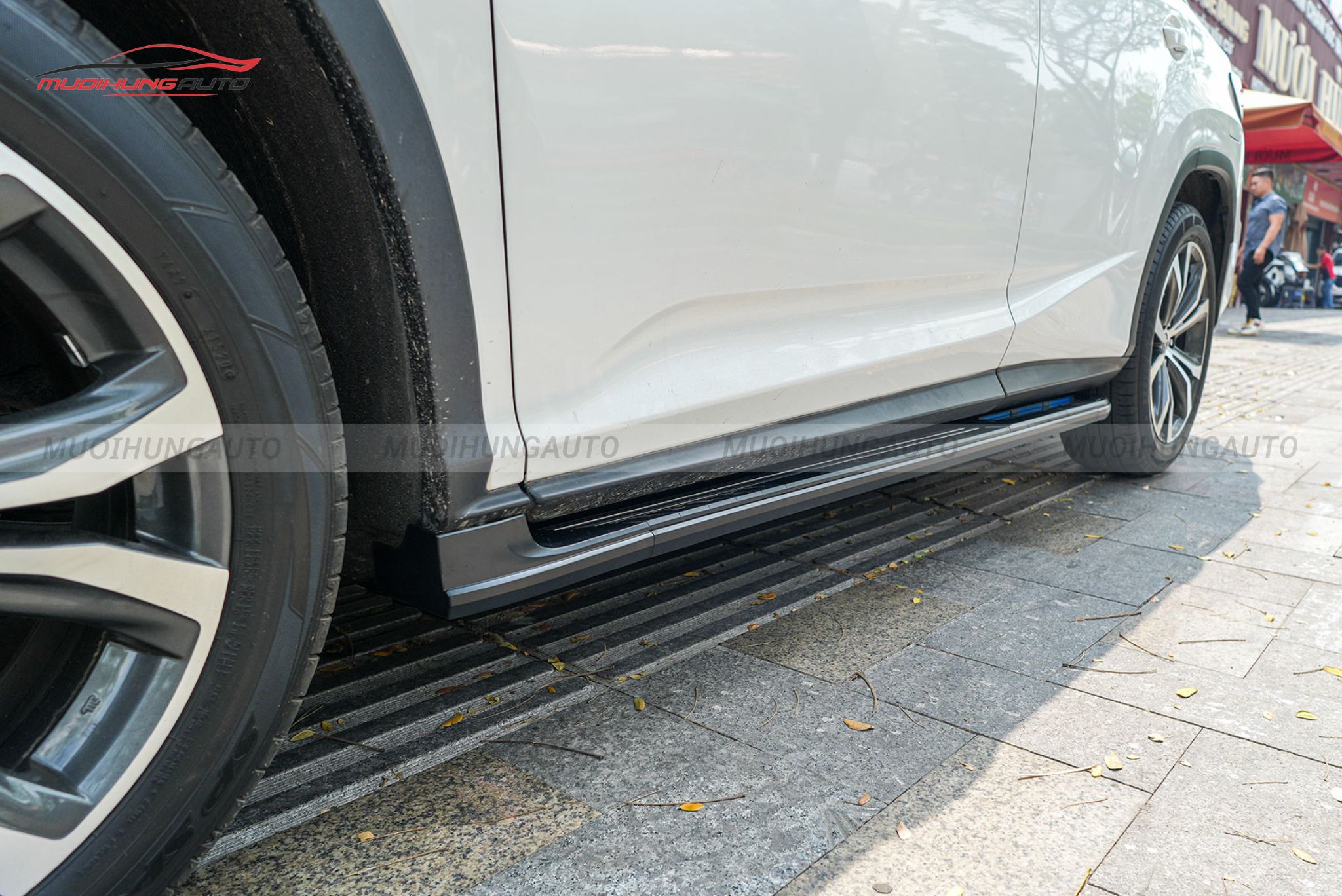 Bậc lên xuống xe Lexus RX350 2019