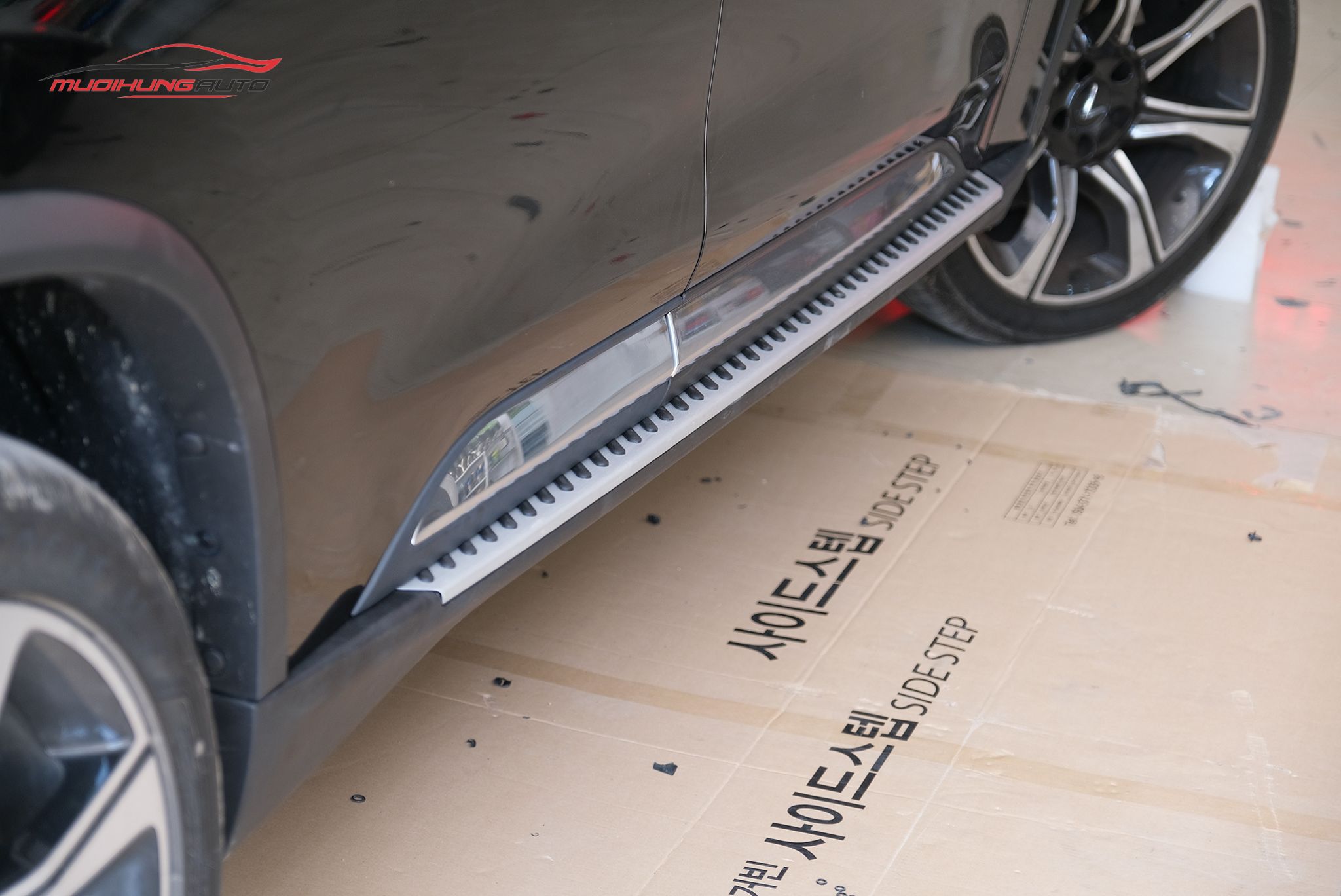 Bậc lên xuống xe Vinfast Lux SA