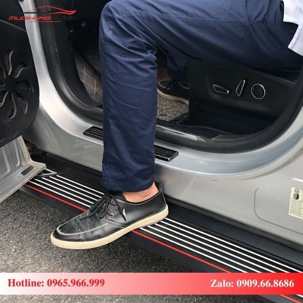 Bệ bước chân Hyundai Palisade giúp lên xuống xe dễ dàng