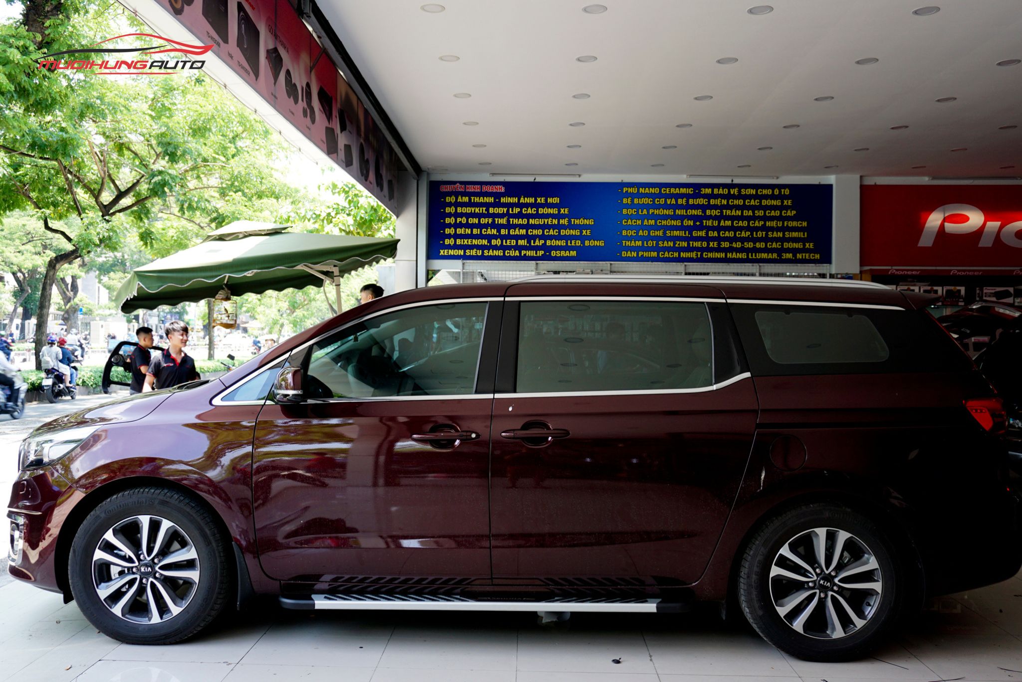 Bệ bước chân Kia Sedona