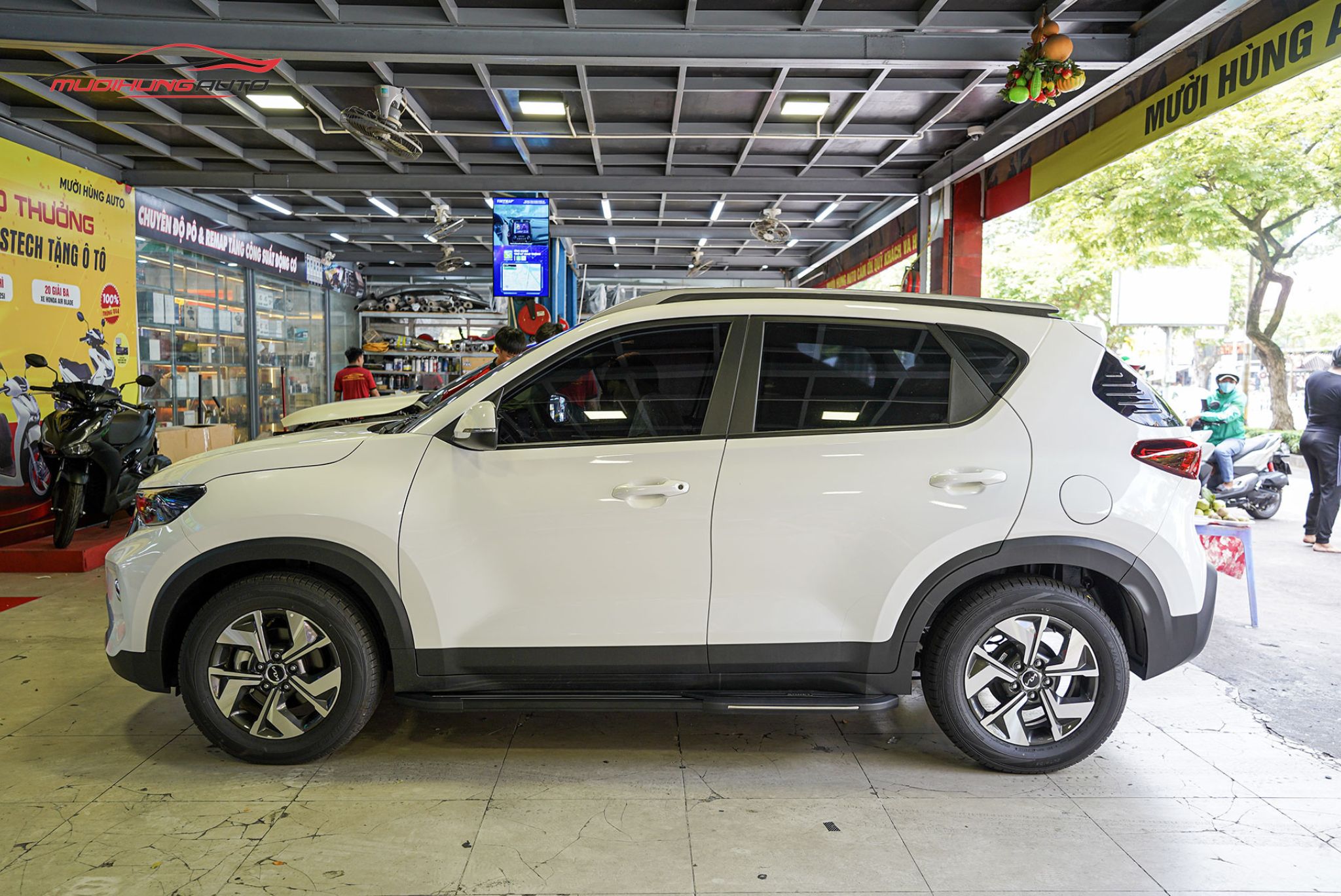 Bệ bước chân Kia Sonet