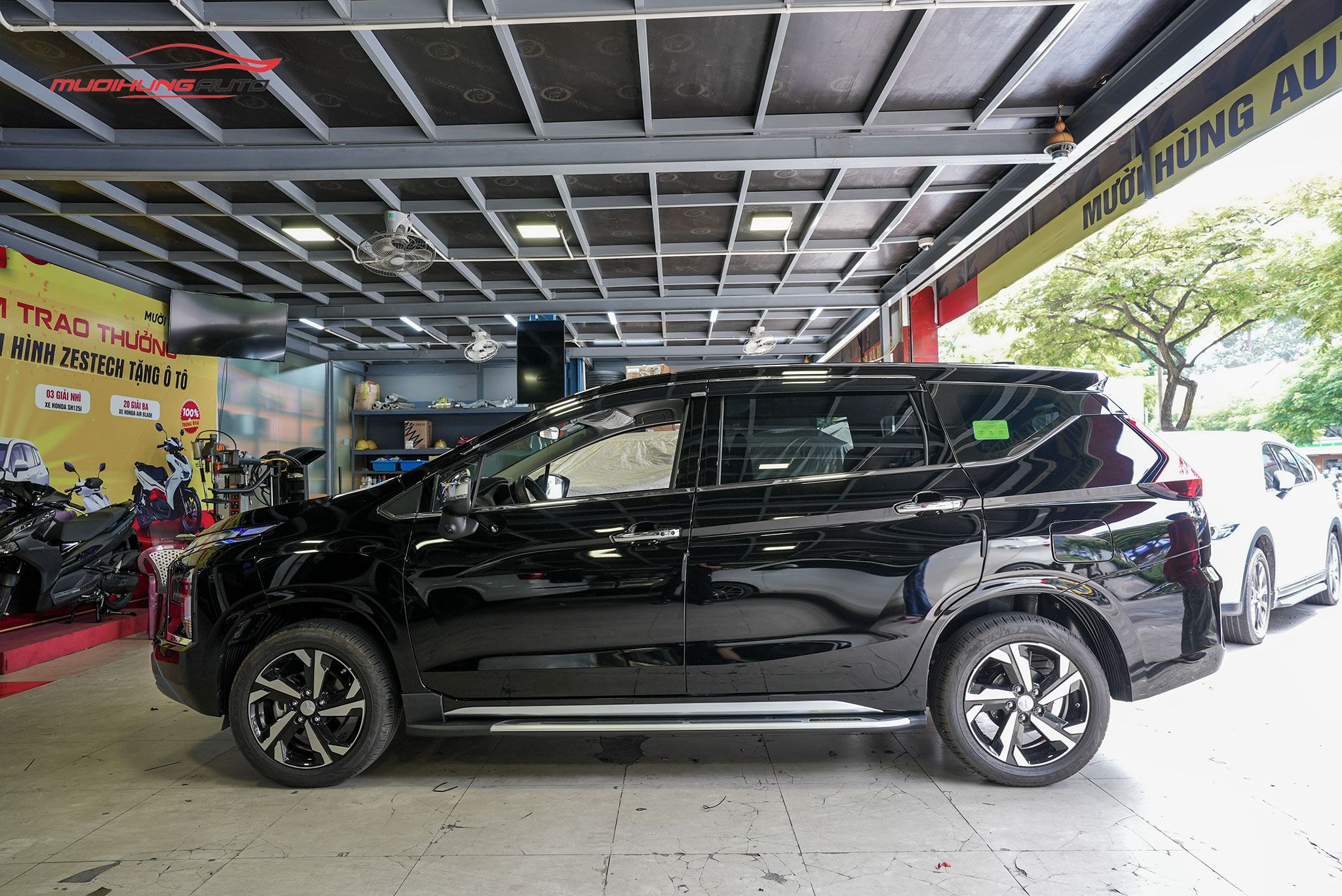 Bệ bước chân Mitsubishi Xpander 2022