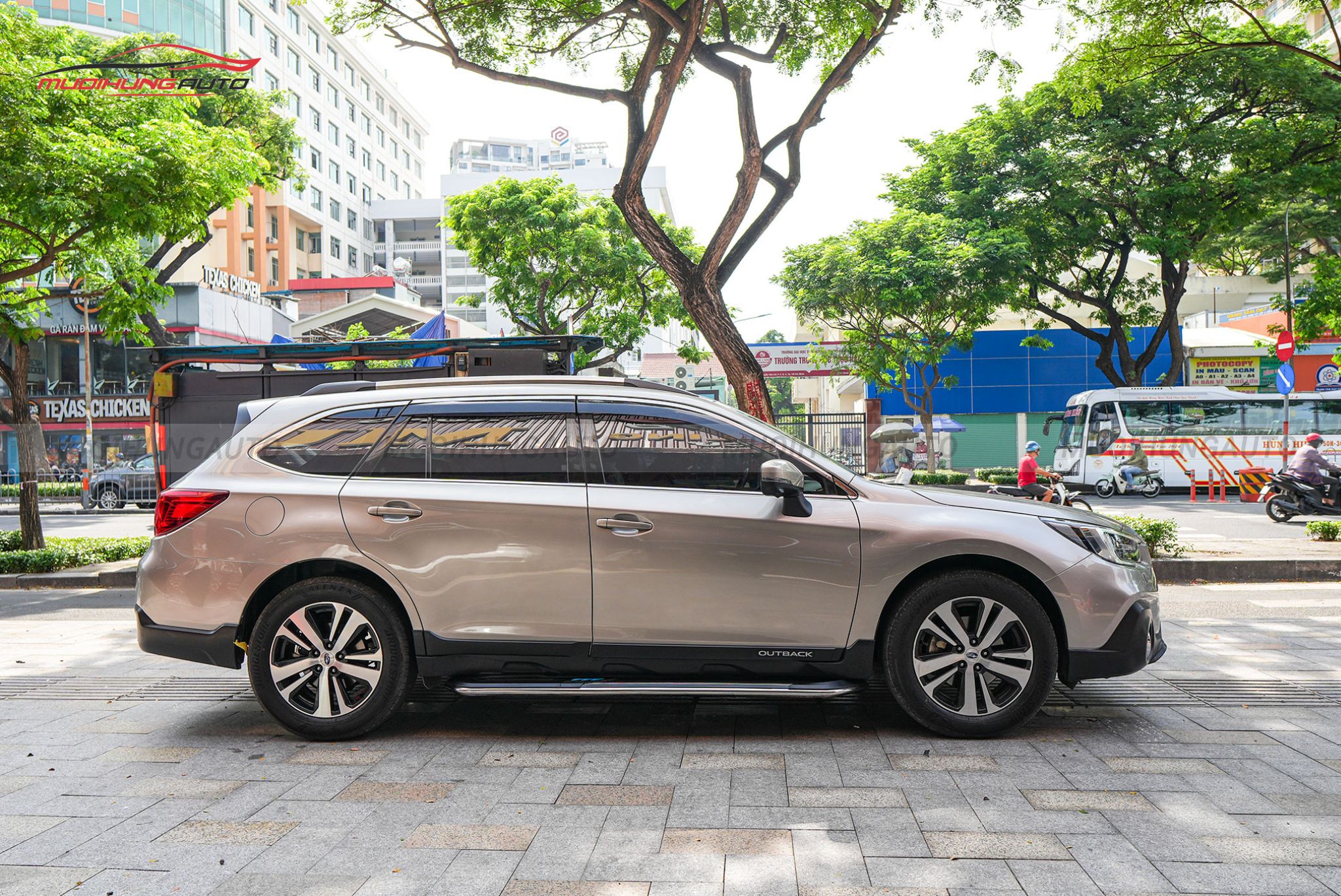 Bệ bước chân Subaru Outback 2018